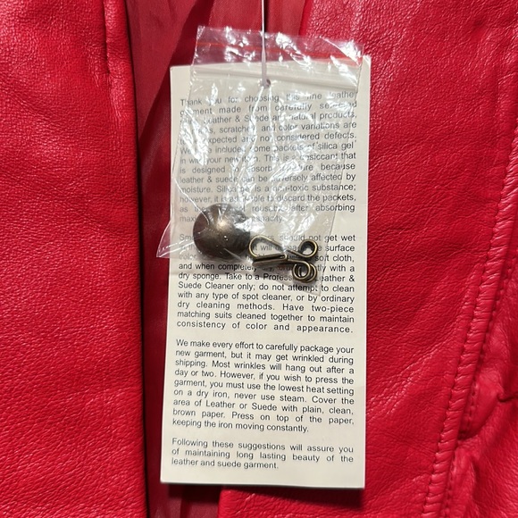 Vintage women's leather jacket by Metrostyle; size 10. - Picture 3 of 9